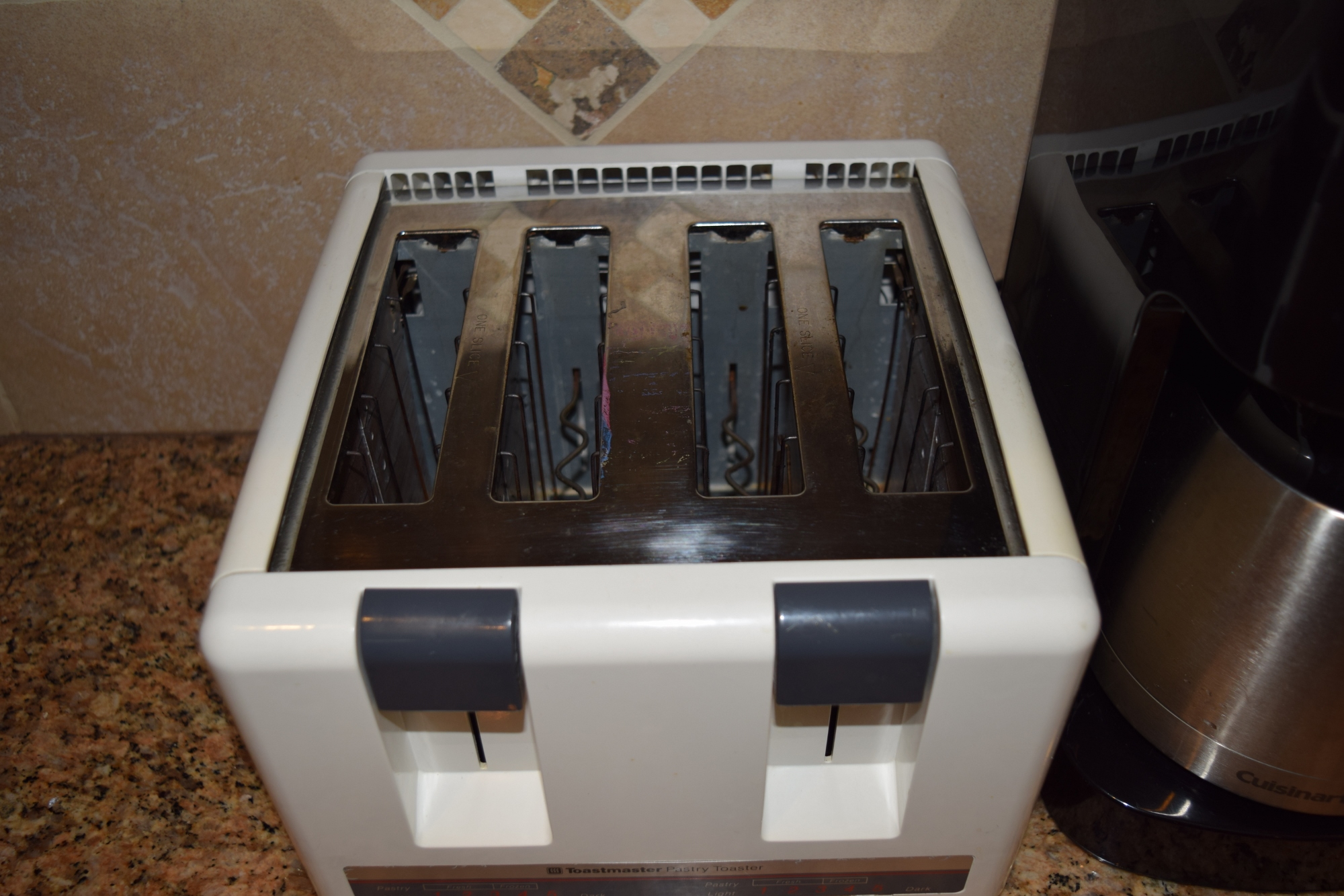 Cuisinart Thermal Carafe Coffee Maker and Toastmaster Toaster EBTH